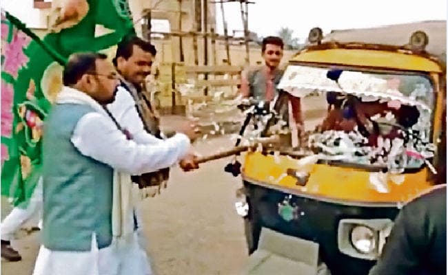 एनआरसी व सीएए के विरोध में राजद का बिहार बंद : जगह-जगह रोकी गयीं ट्रेनें, पथराव व तोड़फोड़