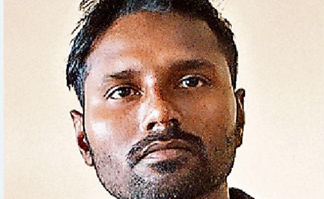 गढ़वा आवासीय विद्यालय में नाबालिग छात्रा के मां बनने का मामला : एएनएम ने सीडब्ल्यूसी को सौंप दिया बच्चा, मुख्य आरोपी ने किया सरेंडर