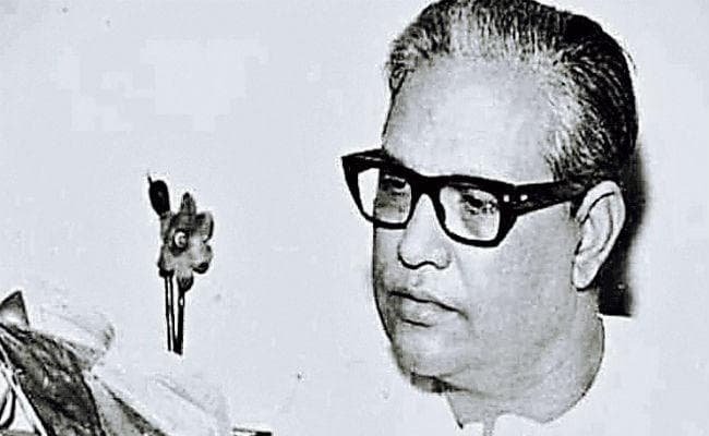 कभी फिल्मों में गीत लिखने के खिलाफ थे मजरूह सुल्तानपुरी