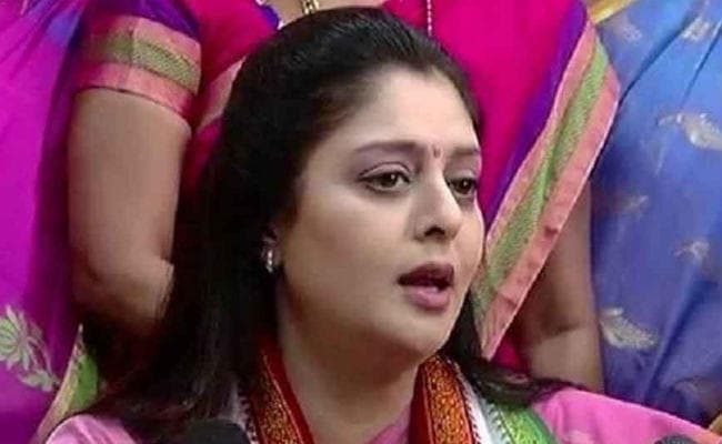 बीसीसीआइ अध्यक्ष सौरभ गांगुली को अभिनेत्री नगमा की सलाह : बेटी सना को मत रोको