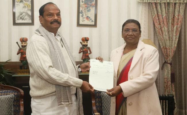 झारखंड चुनाव : हार स्‍वीकारते हुए रघुवर दास ने मुख्‍यमंत्री पद से दिया इस्‍तीफा