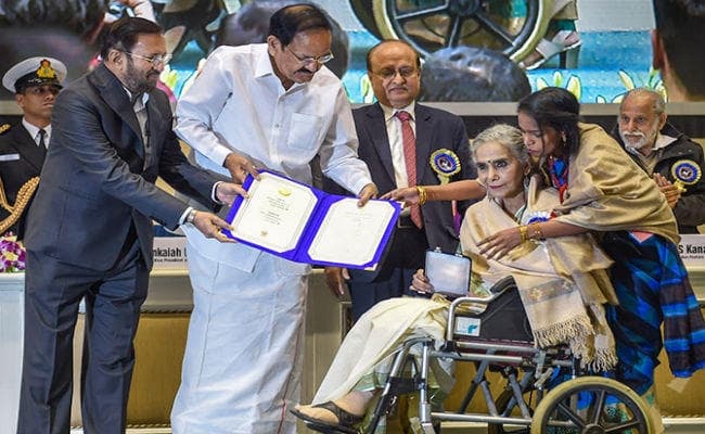 National Awards: ''बधाई हो'' के लिए अवॉर्ड लेने व्हीलचेयर पर पहुंचीं सुरेखा सीकरी