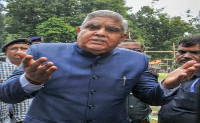 राज्यपाल को जेयू में छात्रों ने दिखाये काले झंडे