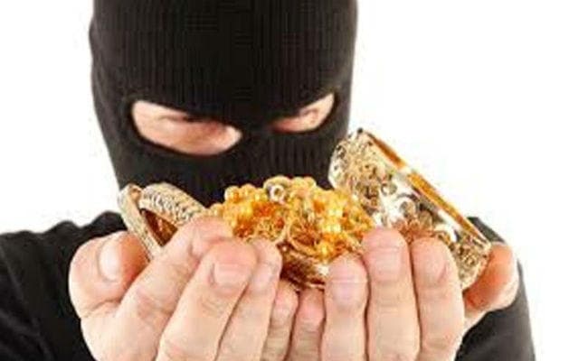 537.100 ग्राम सोना ले भागा कारीगर