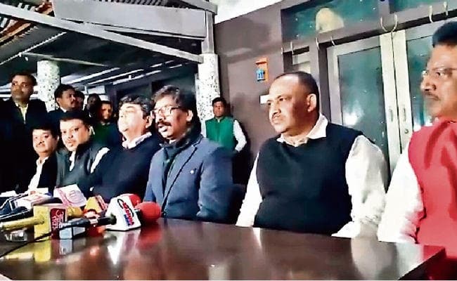 झारखंड चुनाव परिणाम : आज झामुमो विधायक दल की बैठक, हेमंत चुने जायेंगे नेता, जेवीएम ने की समर्थन की घोषणा