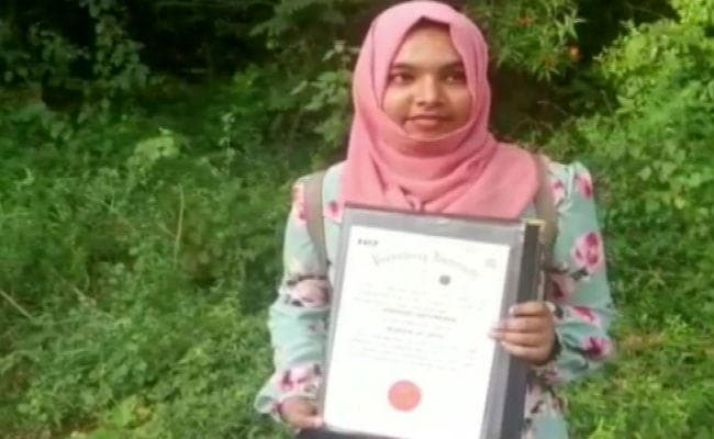 पांडिचेरी: दीक्षांत समारोह में शामिल नहीं हो सकी मास कम्युनिकेशन की गोल्ड मेडल विजेता, जानें क्यों