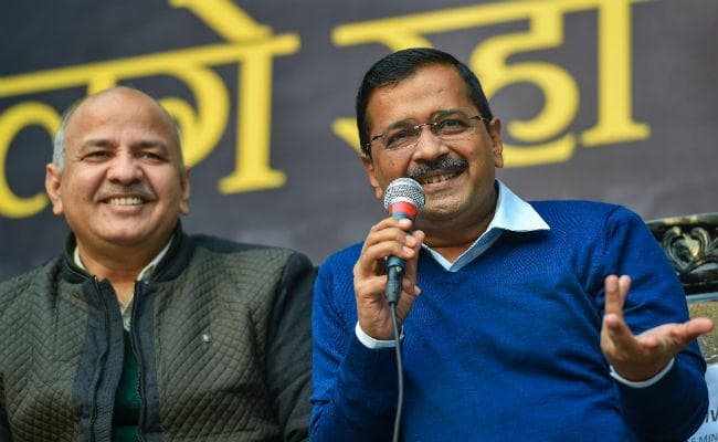 चुनाव से पहले केजरीवाल सरकार का तोहफा, झुग्गी में रहने वाले 65,000 परिवारों को मिलेगा पक्का घर