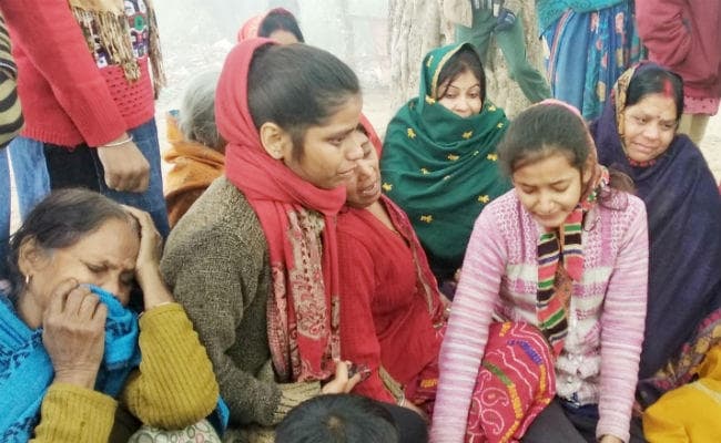 बोरसी के धुएं में दम घुटने से भाई-बहन की मौत, मां की हालत नाजुक