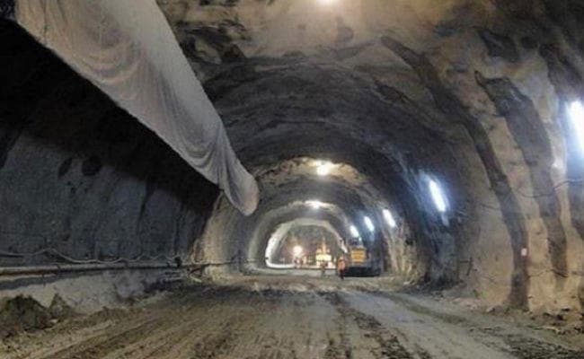 रोहतांग दर्रे के नीचे की सुरंग का नामकरण वाजपेयी के नाम पर करने का फैसला