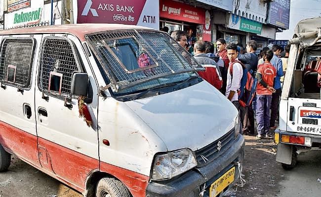 मुजफ्फरपुर में एटीएम के कैश वैन से दिनदहाड़े 24 लाख रुपये लूटे