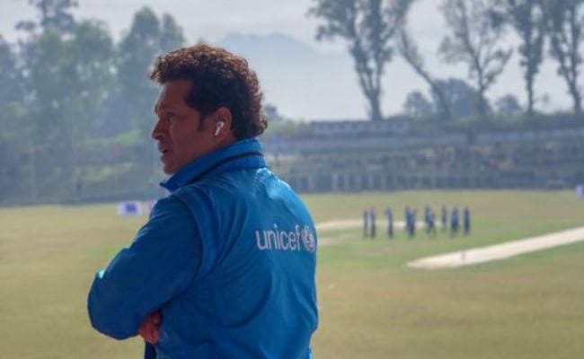 घटाई गयी दिग्गज बल्लेबाज सचिन तेंदुलकर की सुरक्षा