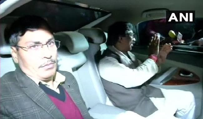 कांग्रेस अध्यक्ष सोनिया गांधी से मिलने दिल्ली पहुंचे हेमंत सोरेन
