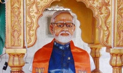 तमिलनाडु के ए‍क किसान ने अपने खेत में बनाया प्रधानमंत्री मोदी का मंदिर