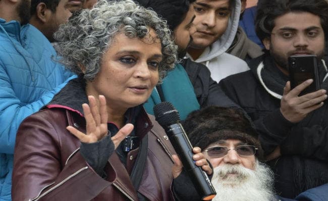 बोलीं अरुंधति राॅय- NRC के लिए डेटाबेस का काम करेगा NPR, इसका विरोध करें