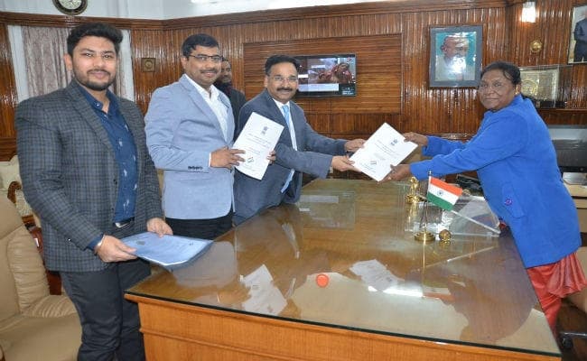 झारखंड : मुख्य निर्वाचन पदाधिकारी ने राज्यपाल को सौंपी नवनिर्वाचित विधायकों की सूची