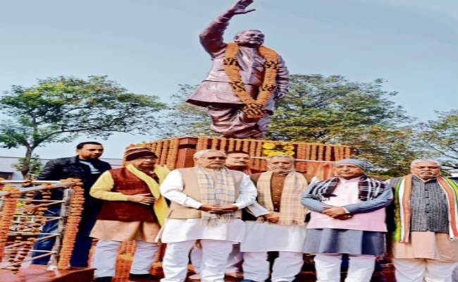 अटल जी की प्रतिमा का लोकार्पण