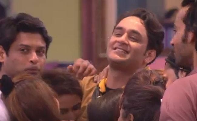 Bigg Boss 13 : घर से अचानक बाहर हुआ ये सदस्‍य