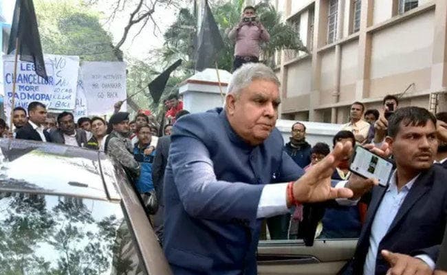 जादवपुर यूनिवर्सिटी के छात्रों ने कुलाधिपति धनखड़ को ‘निष्कासित'' करने का किया फैसला