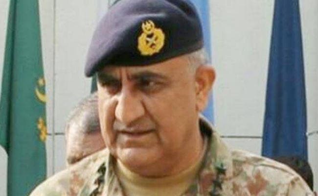 पाक सेना प्रमुख का सेवा विस्तार मामला : इमरान सरकार ने सुप्रीम कोर्ट में दायर की पुनर्विचार याचिका