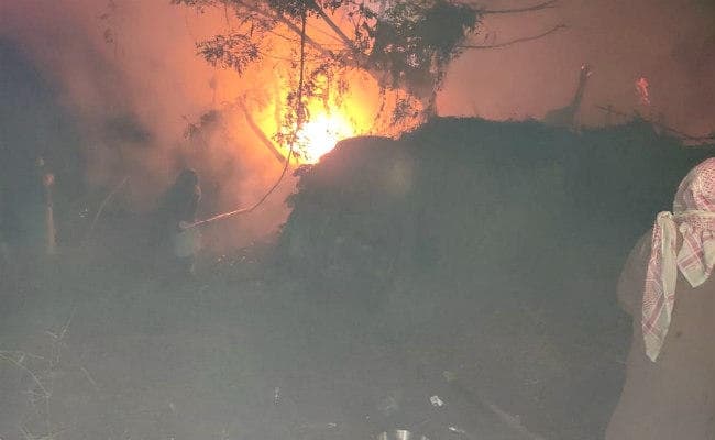 बेनीपट्टी के गम्हरिया में गैस सिलेंडर फटने से तीन घर जलकर खाक, एक बच्चे की मौत