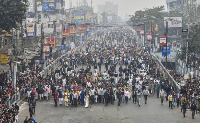 पश्चिम बंगाल में हिंसक झड़प में एक महिला की मौत, तीन अन्य गोली लगने से घायल