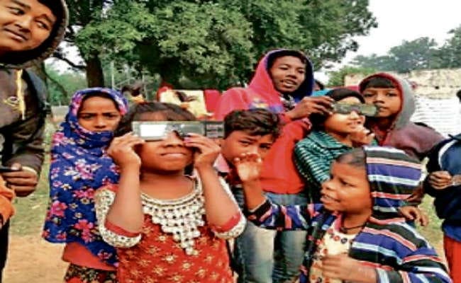 पूर्व मेदिनीपुर में भी लोगों ने देखा सूर्यग्रहण