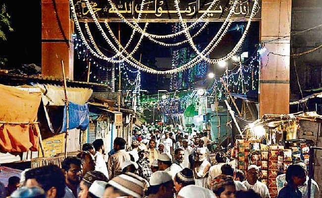 मिसाल : 50 हिंदुओं ने बनाया घेरा, निकलवायी जीनत की बारात, मायके आते ही हिंदुओं के घर गयी जीनत, लिया सबका आशीर्वाद