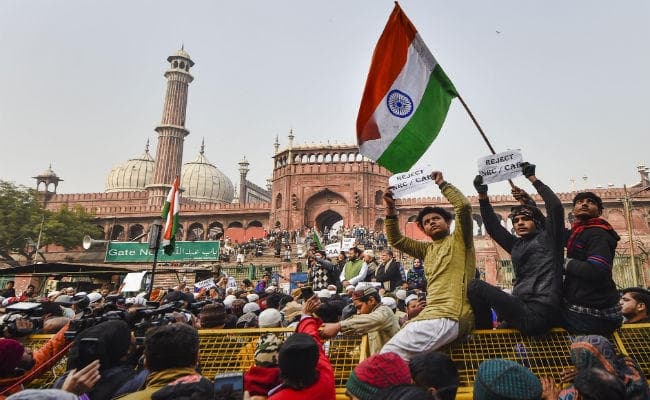 CAA के खिलाफ प्रदर्शन : जामा मस्जिद के पास जमा हुए लोग, ड्रोन से हो रही निगरानी