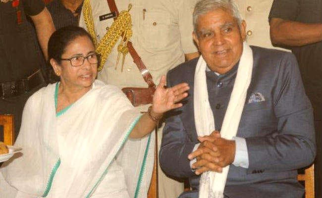 सुर्खियाें में रहा राज्य सरकार व राजभवन में तकरार