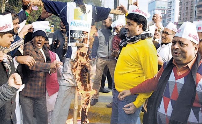 पटना : कैट ने अमेजन-फ्लिपकार्ट का अर्थी जुलूस निकाला