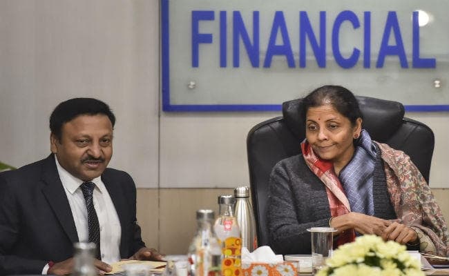 वित्त मंत्री ने की बैंकों के साथ बैठक, सतर्कता के लंबित मामलों को निपटाने का दिया निर्देश