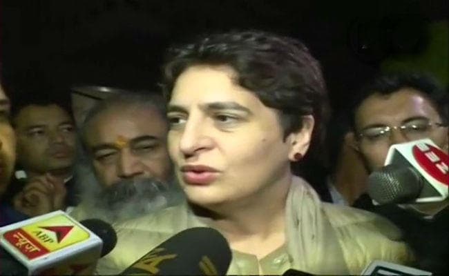 VIDEO : प्रियंका गांधी ने यूपी पुलिस पर लगाया गला दबाकर गिराने का आरोप