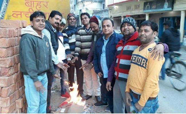 सिमडेगा में कड़ाके की ठंढ कई इलाकों में बर्फ के परत जमें, तापमान में भारी गिरावट