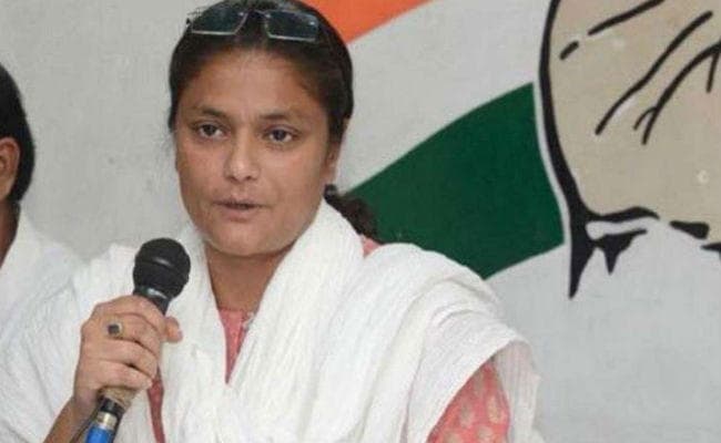 प्रियंका से धक्का-मुक्की पर बोली कांग्रेस- उप्र में गुंडाराज, राष्ट्रपति शासन लागू हो