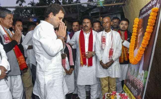 CAA प्रदर्शन के दौरान पुलिस गोलीबारी में मारे गये दो लोगों के घर पहुंचे राहुल गांधी