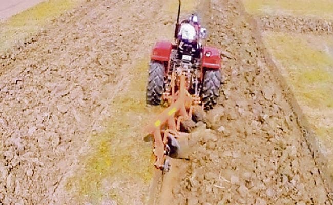 पटना : एप से भाड़े पर मशीन बुक कर रहे हैं किसान