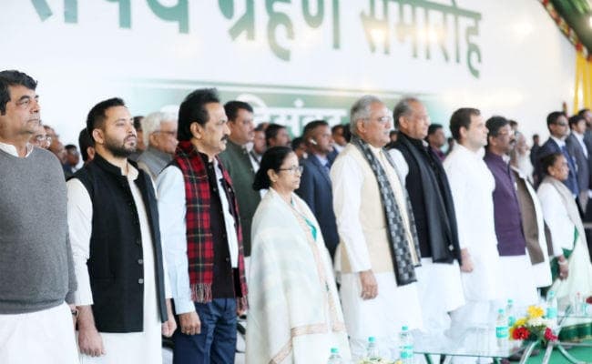 हेमंत सोरेन के शपथ ग्रहण में शामिल महागठबंधन के नेताओं पर बीजेपी नेता ने कसा तंज, कहा...