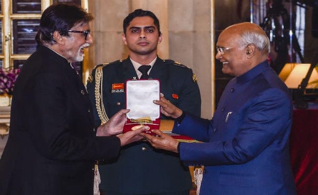 दादा साहेब फाल्के पुरस्कार से सम्मानित हुए अमिताभ, बोले- अभी रिटायर नहीं हो रहा