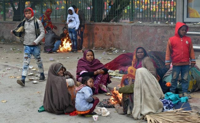 उत्तर भारत शीत लहर की चपेट में, स्कूल बंद, रेल यातायात प्रभावित