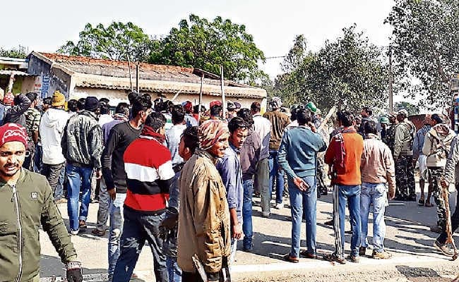 जामताड़ा : असामाजिक तत्वों ने बिगाड़ा माहौल, धार्मिक स्थल पर प्रतिबंधित मांस फेंका