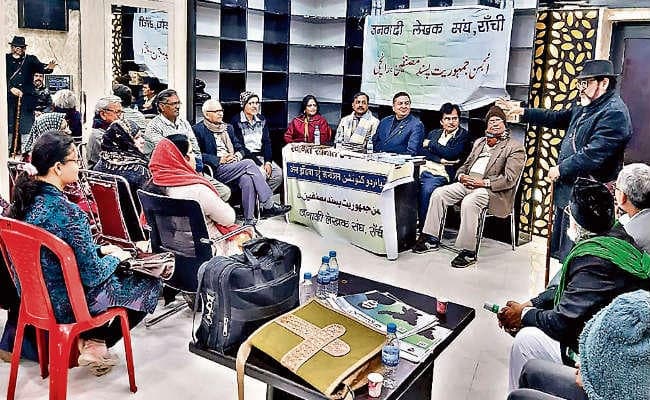 रांची : ऑल इंडिया उर्दू कन्वेंशन 15 को रांची में गीतकार जावेद अख्तर करेंगे उदघाटन