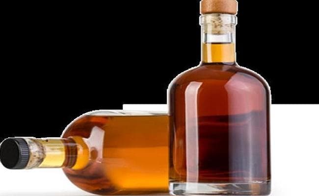 266 लीटर अंग्रेजी शराब के साथ दो कार जब्त, चालक समेत पांच गिरफ्तार