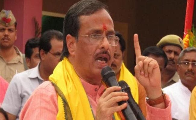 प्रियंका पर यूपी के डिप्टी सीएम का पलटवार- राजनीति के लिए धर्मों की लड़ाई शुरू नहीं करें