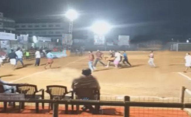 फुटबॉल के मैदान में हादसा, मैच के दौरान फुटबॉलर की मौत