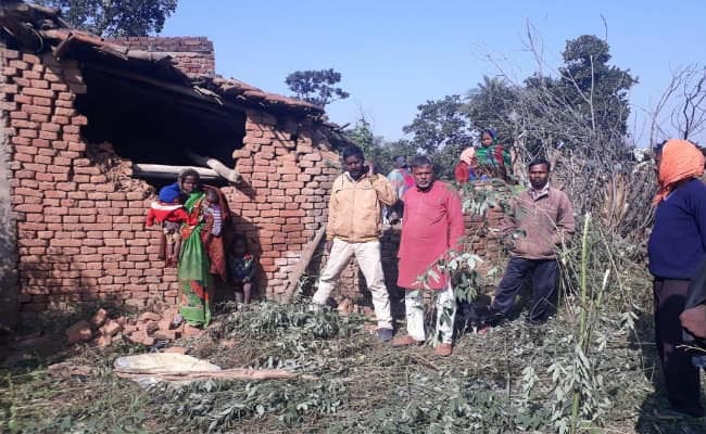 बड़कागांव में हाथियों का कहर पांचवे दिन भी जारी, घरों को तोड़ा, फसलों को रौंदा