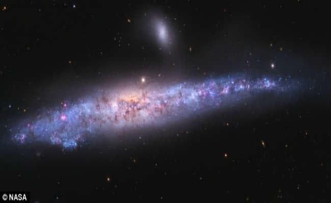 इस सौर मंडल के चारों तरफ चुंबकीय रस्सी जैसा घेरा, रंग बिरंगे धागों की तरह नजर आते हैं धूलकण