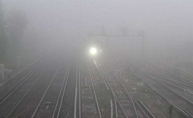 कुहासे के कारण चार विमान रद्द, लंबी दूरी की कई ट्रेनें विलंब से पहुंचीं रांची