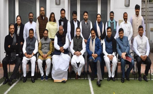 कांग्रेस के पूर्व अध्यक्ष राहुल गांधी ने महाराष्ट्र के मंत्रियों और वरिष्ठ नेताओं से की मुलाकात
