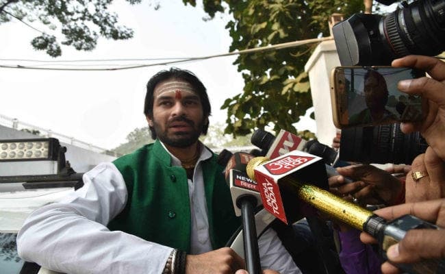 नये साल पर तेजस्वी के आवास पर मिले तेज प्रताप और राबड़ी देवी, पत्नी ऐश्वर्या पर लगाये ये गंभीर आरोप