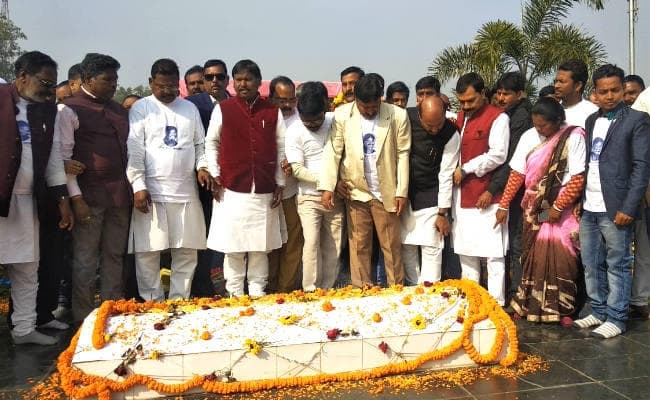 Ex CM अर्जुन मुंडा ने दी शहीदों को श्रद्धांजलि, कहा- शहीद स्थल से जनहित में कार्य करने की प्रेरणा मिलती है